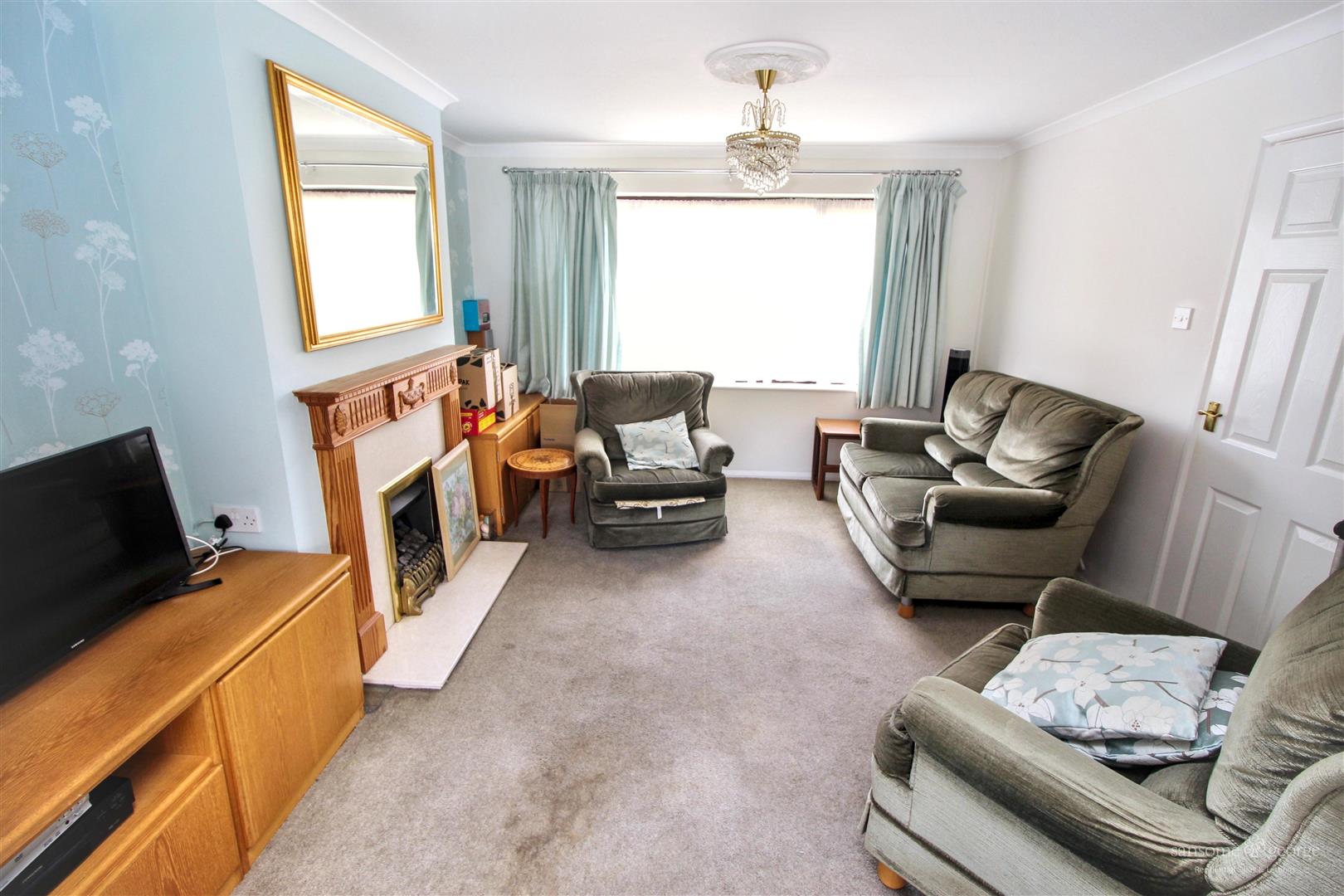 3 bed property in Elmstone Drive, Reading